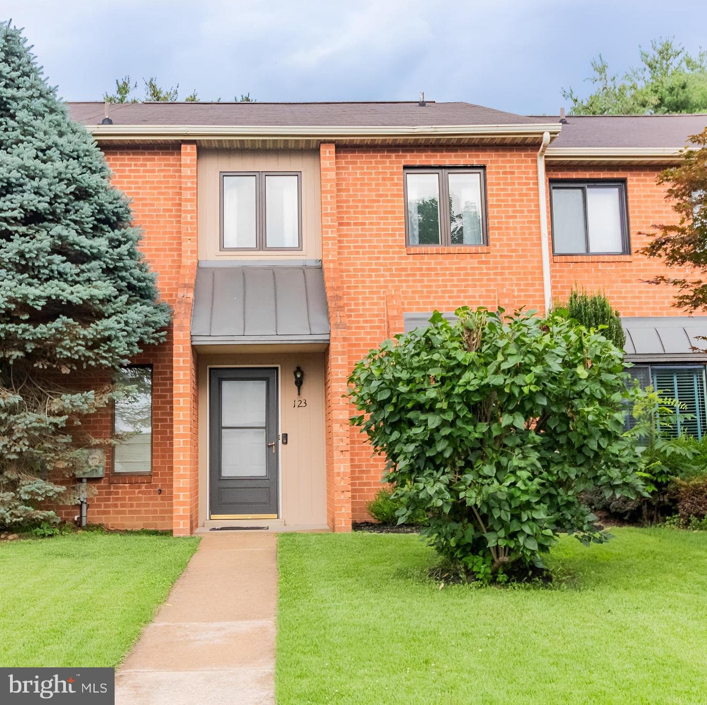 123 Caernarvon Court photo 1