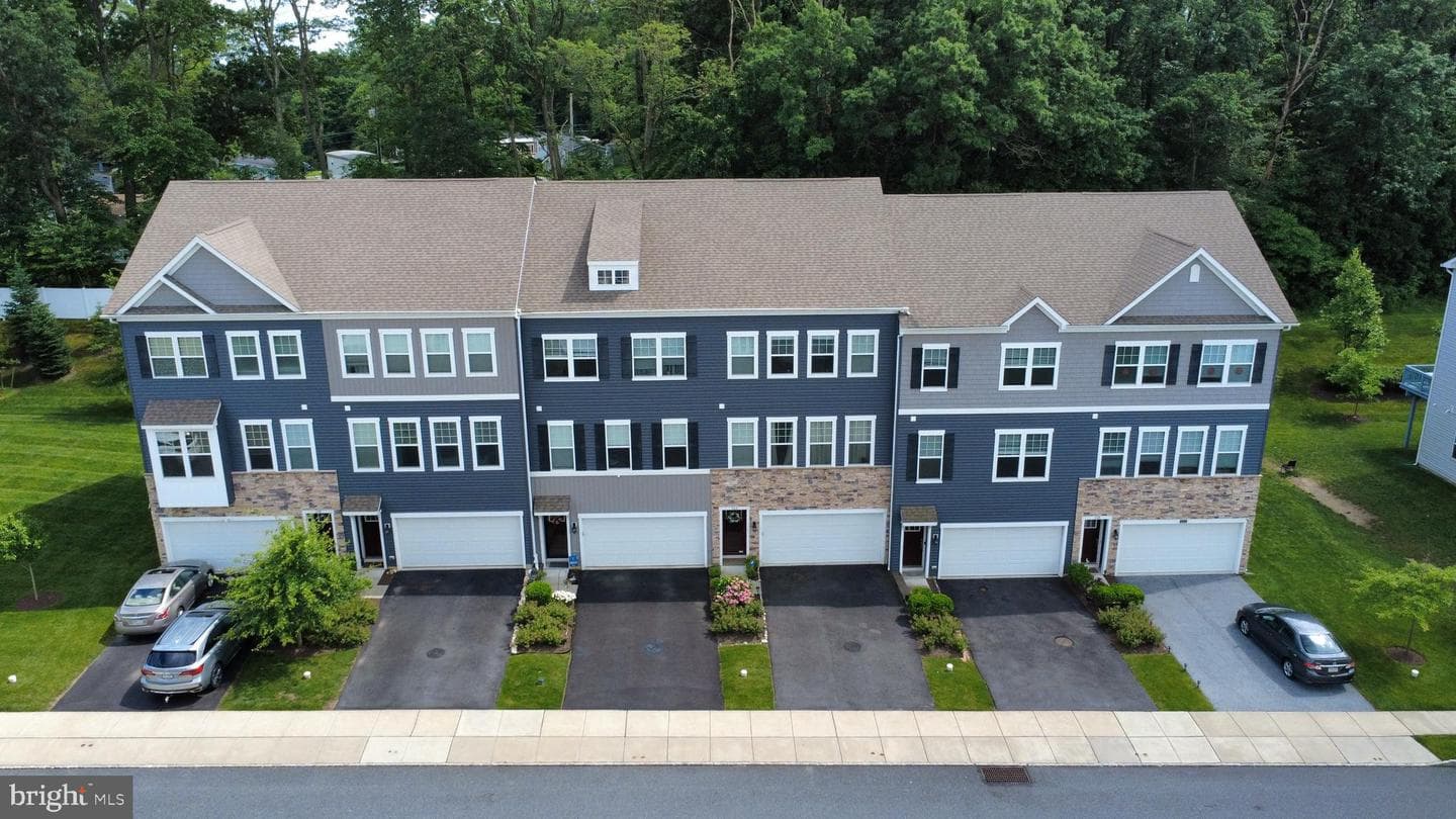 320 Dawson Place photo 1