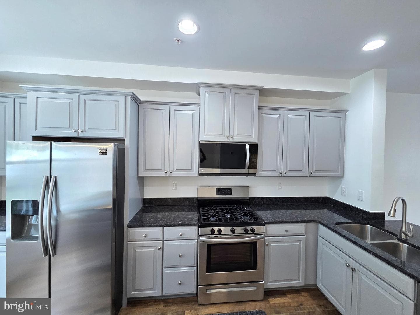 320 Dawson Place photo 17