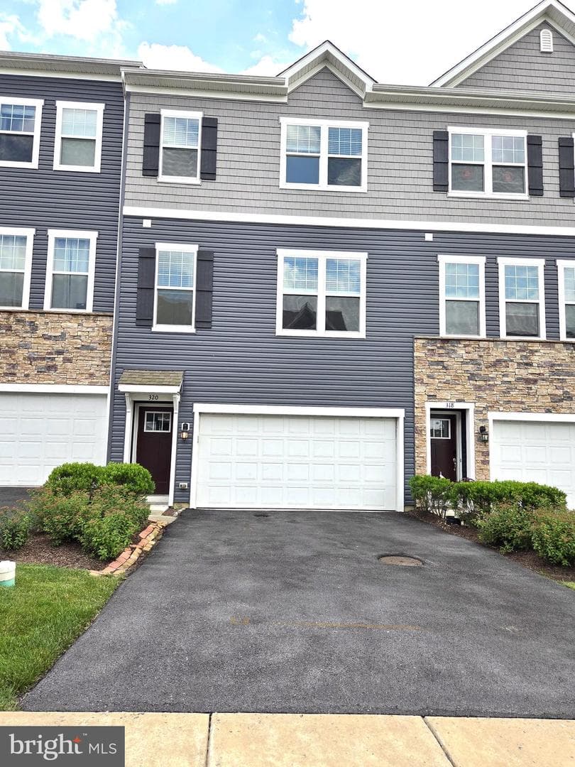 320 Dawson Place photo 8