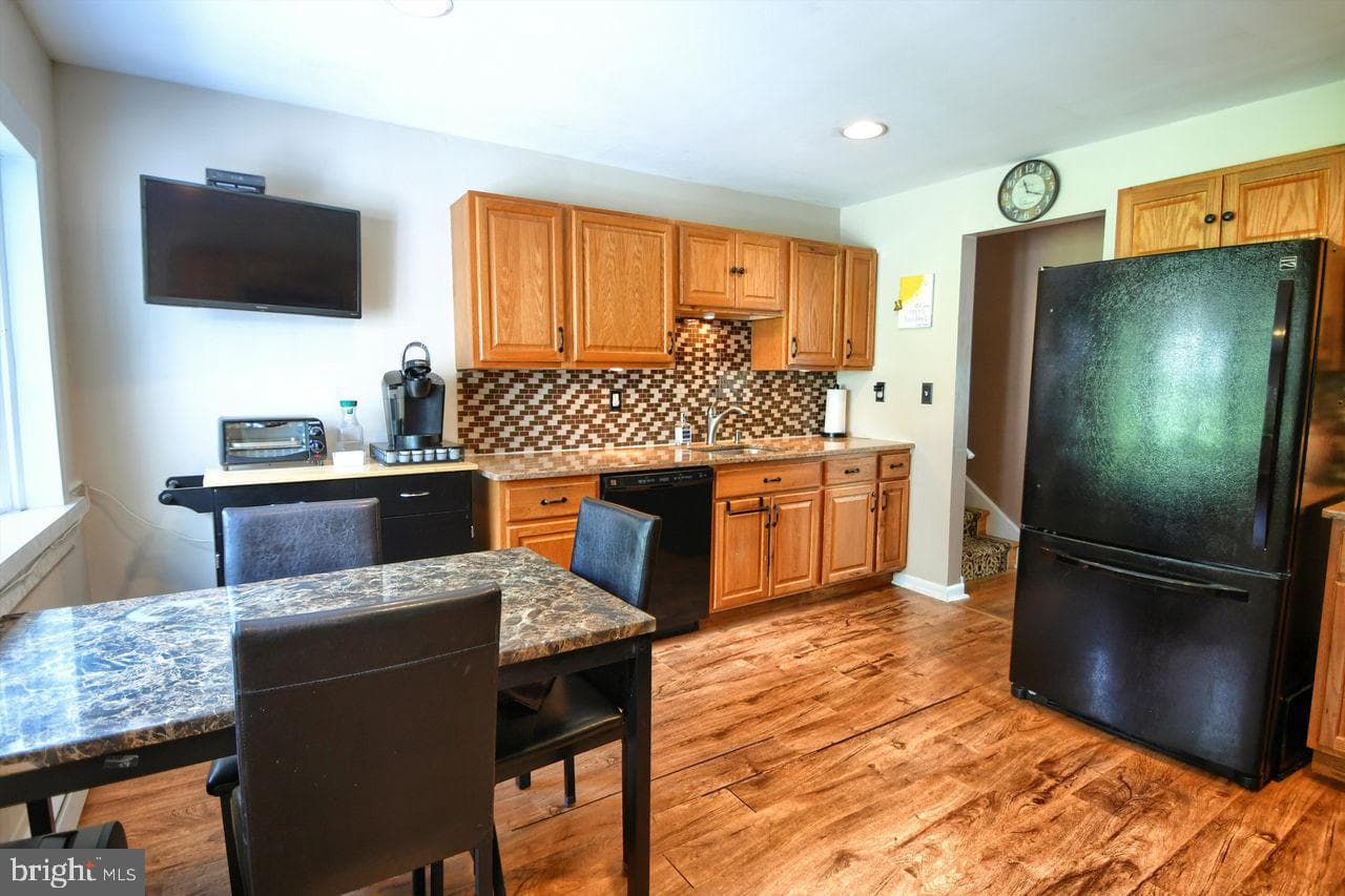 401 Leslie Lane photo 10