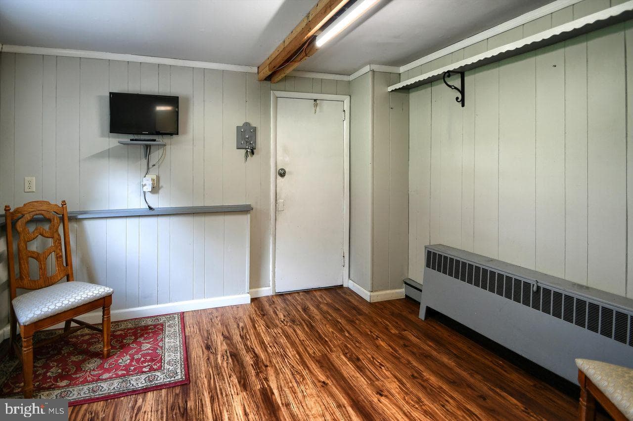 401 Leslie Lane photo 29