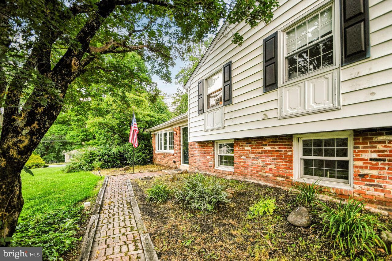 401 Leslie Lane photo 32