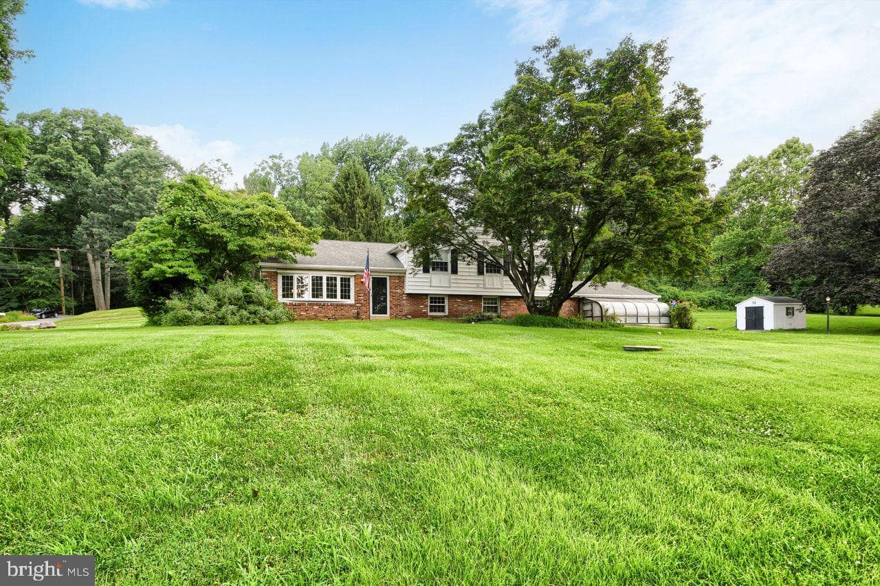 401 Leslie Lane photo 4