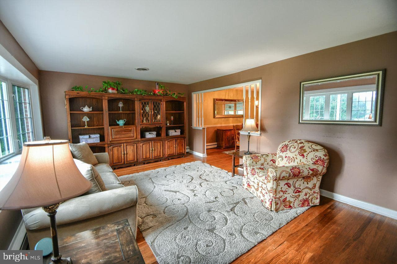 401 Leslie Lane photo 6