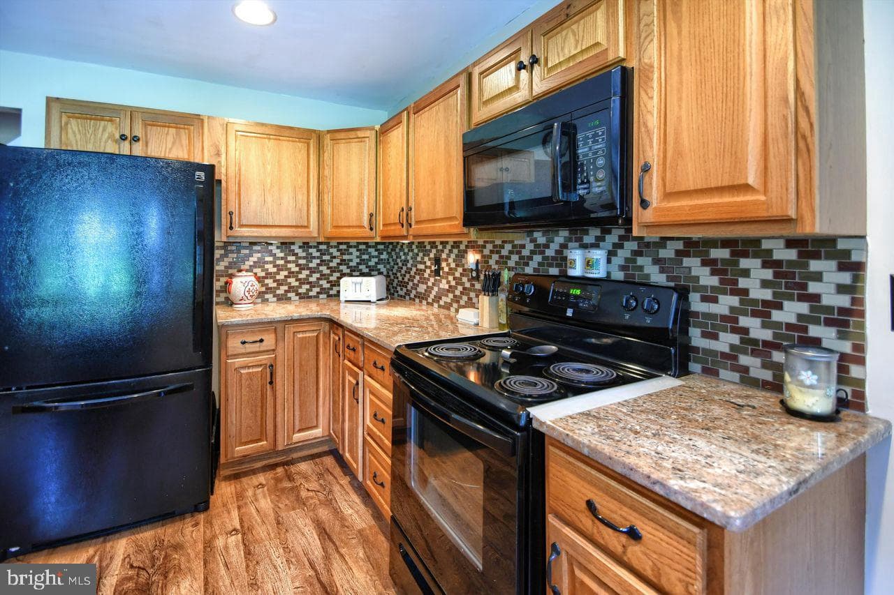 401 Leslie Lane photo 8