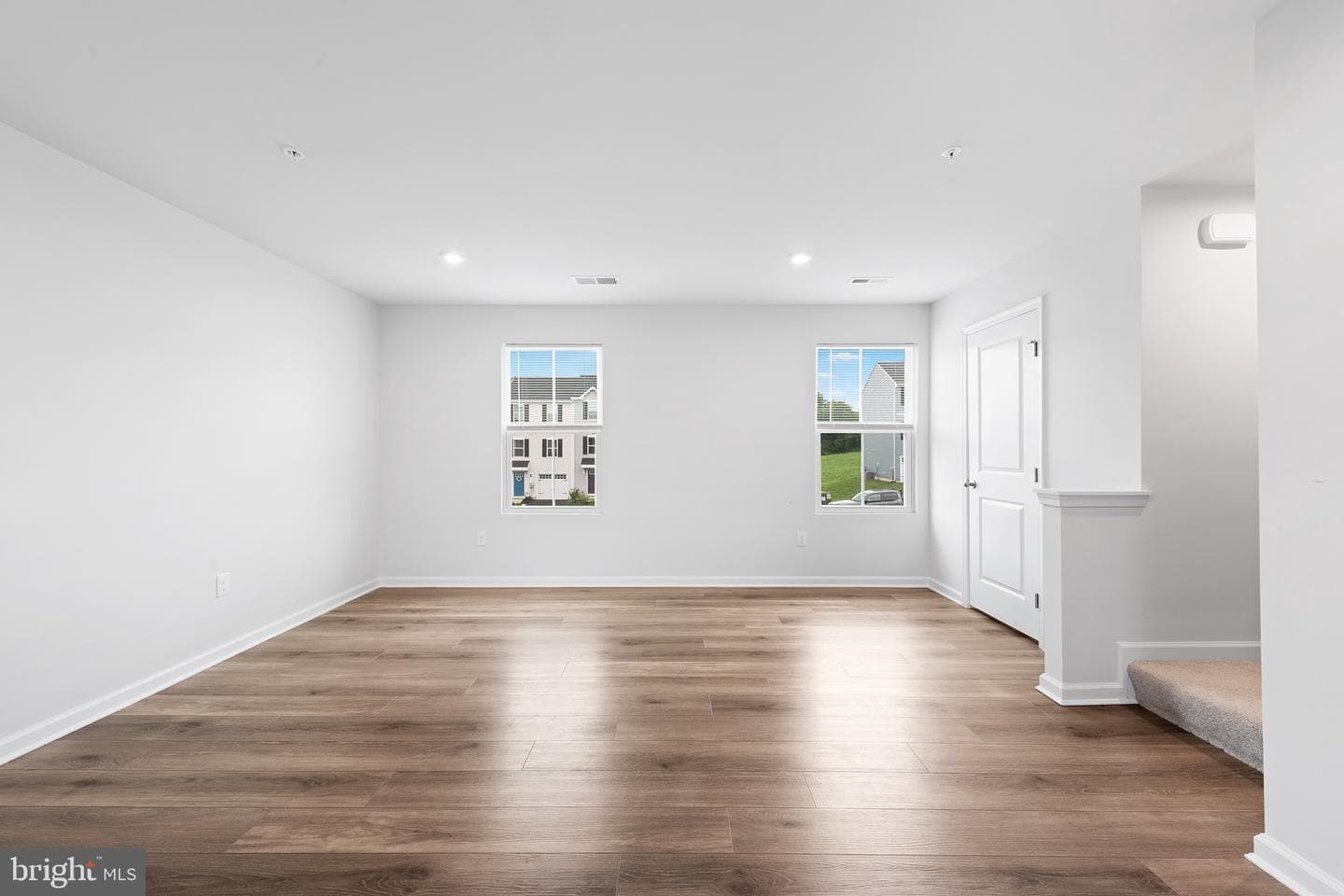 150 Hamilton Lane photo 2