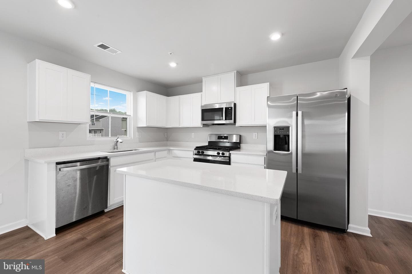 150 Hamilton Lane photo 4