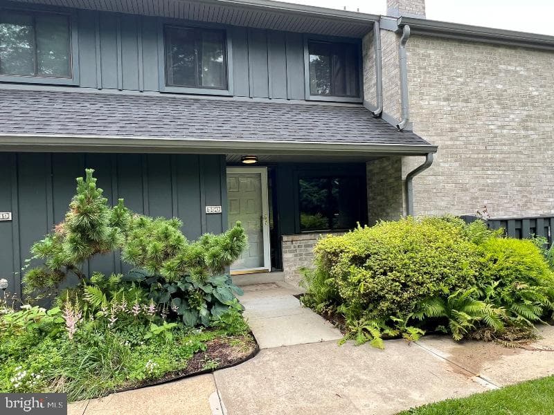 550 Foxwood Lane photo 2