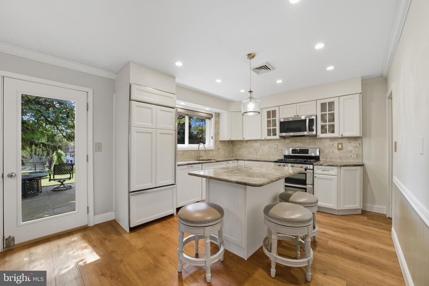 328 W Conestoga Road photo 1