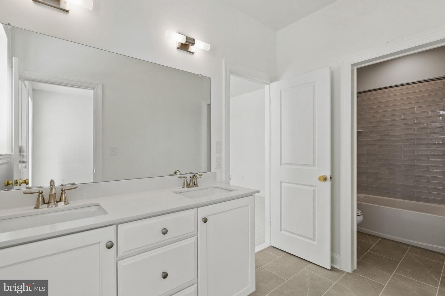 105 Lexington Manor #lot 29 photo 40