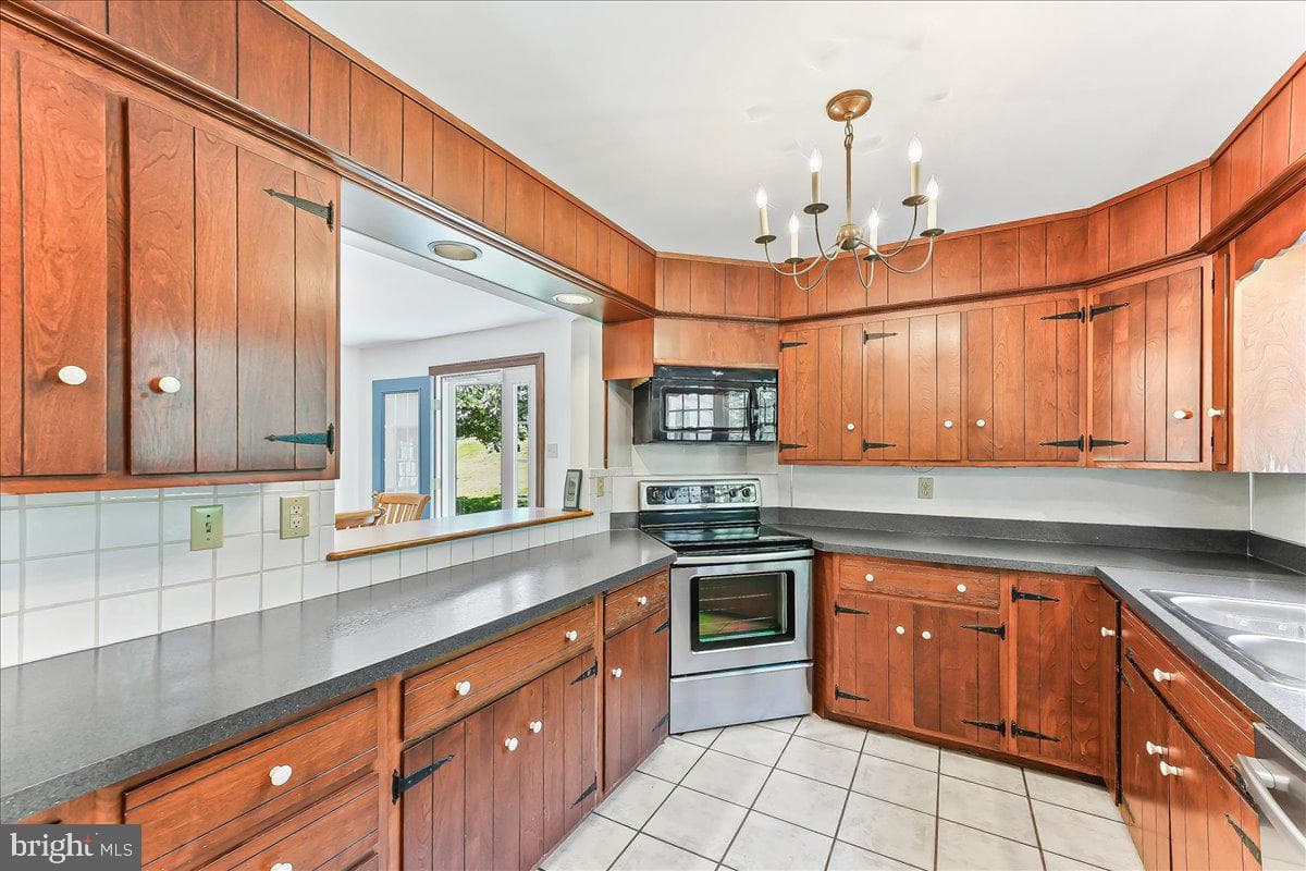 72 E Highland Road photo 12
