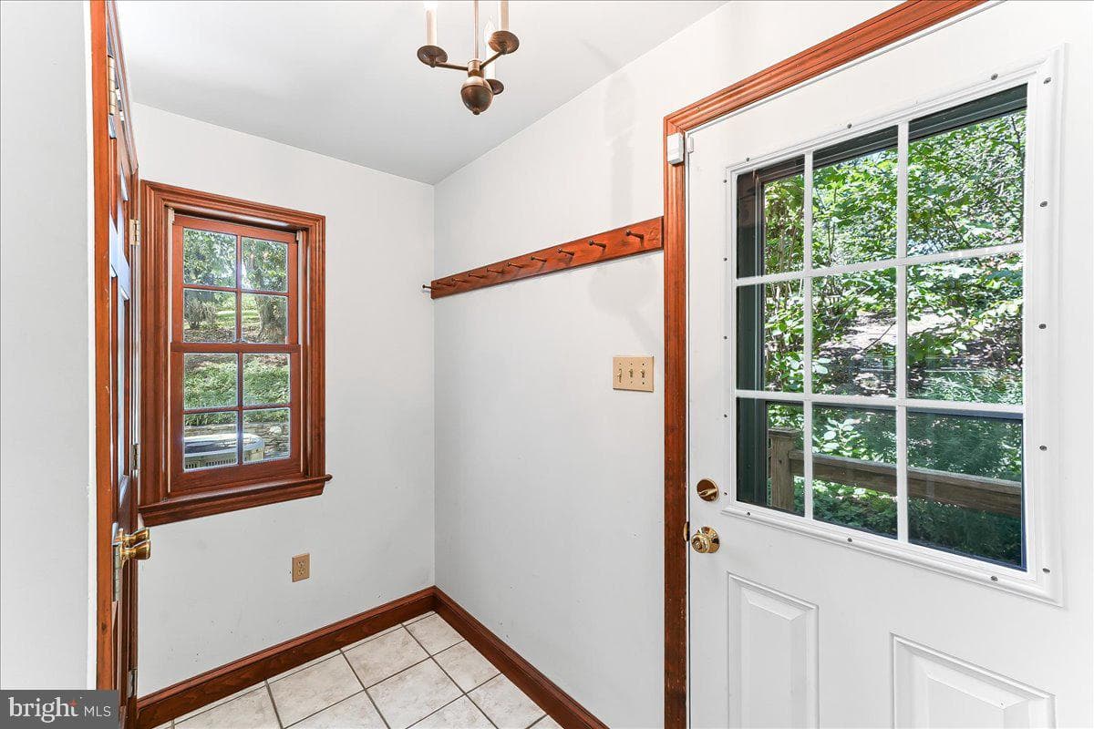 72 E Highland Road photo 16