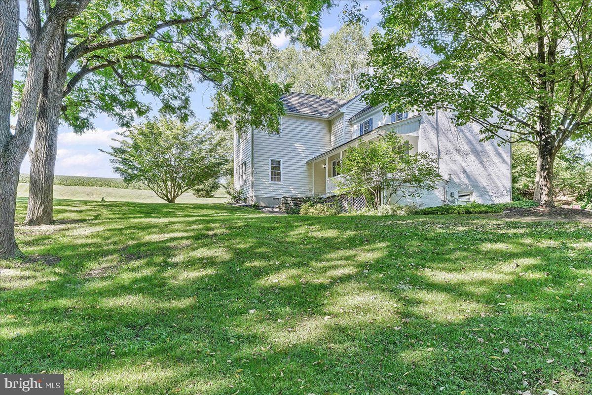 72 E Highland Road photo 32
