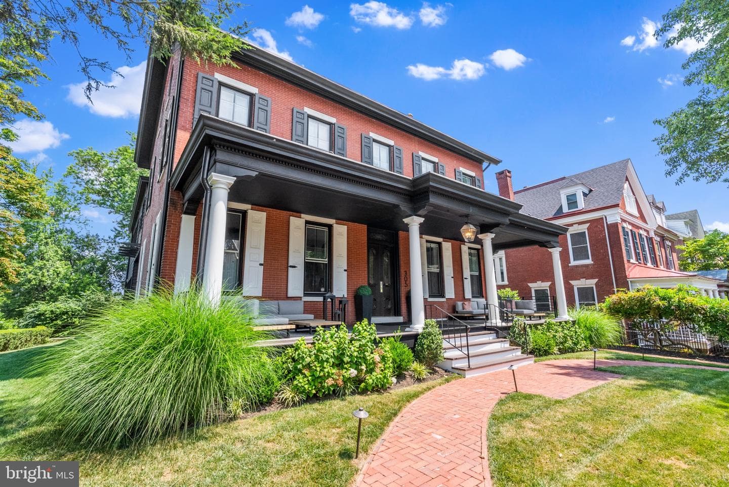 305 S Walnut Street photo 1