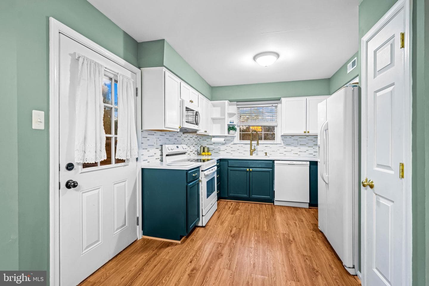 210 Thia Court photo 14