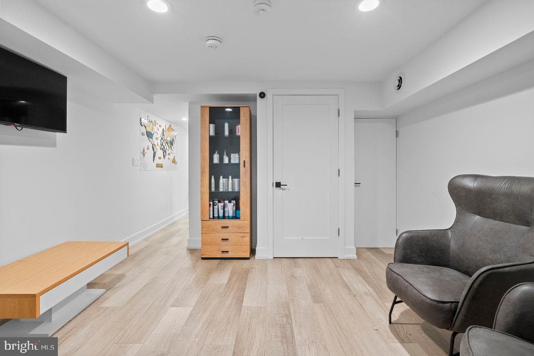 309 S Walnut Street photo 43