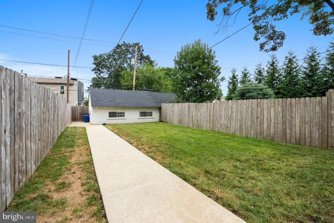 309 S Walnut Street photo 51