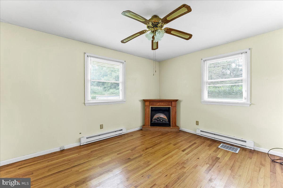 374 Street Road photo 12