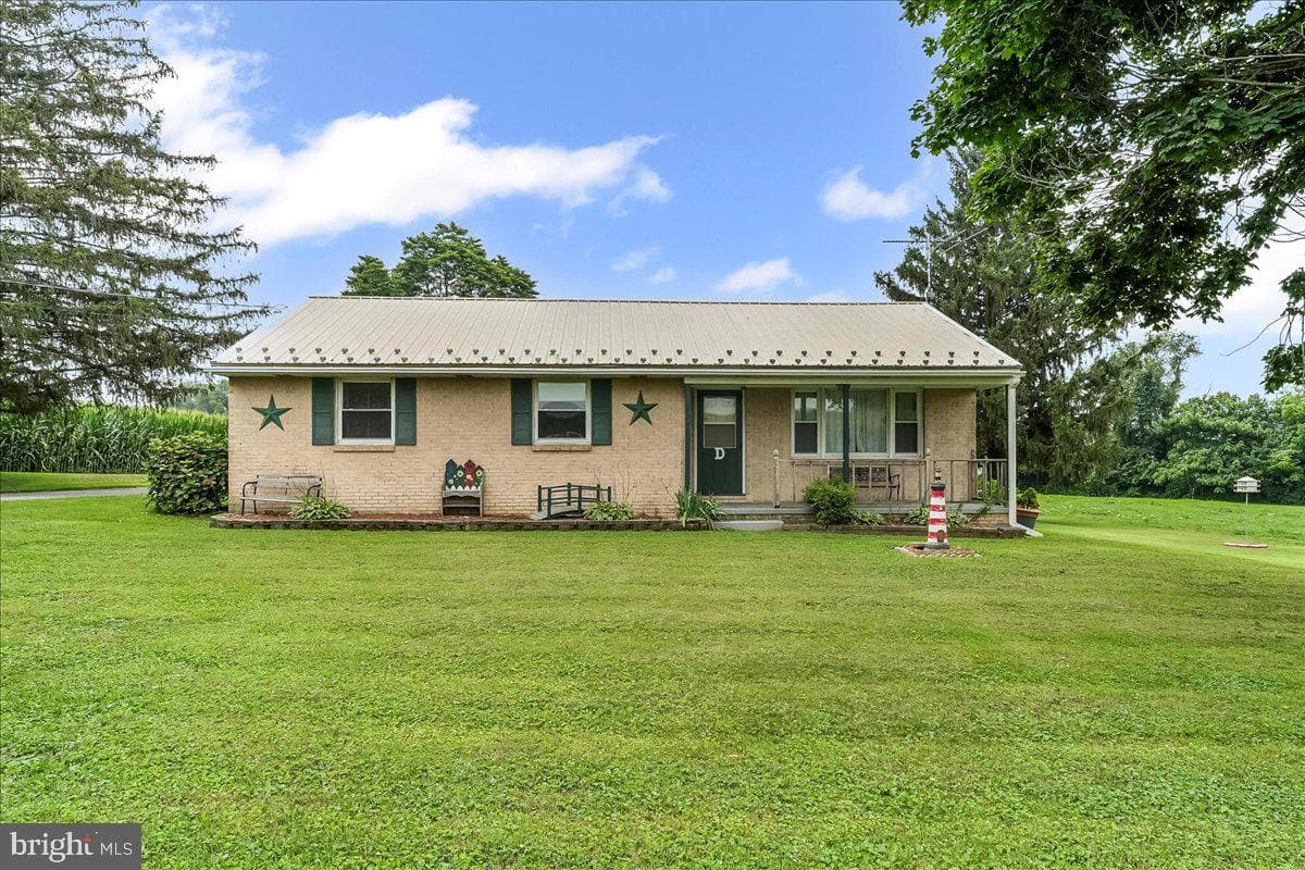 374 Street Road photo 2