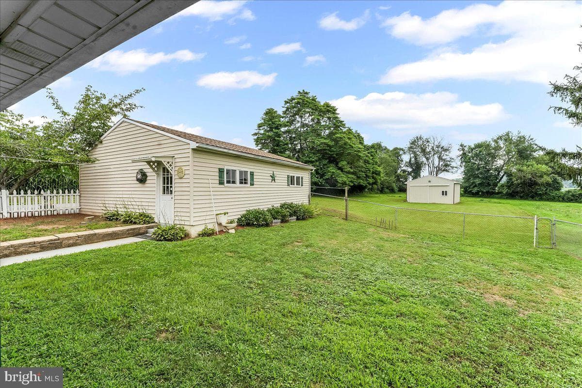 374 Street Road photo 22