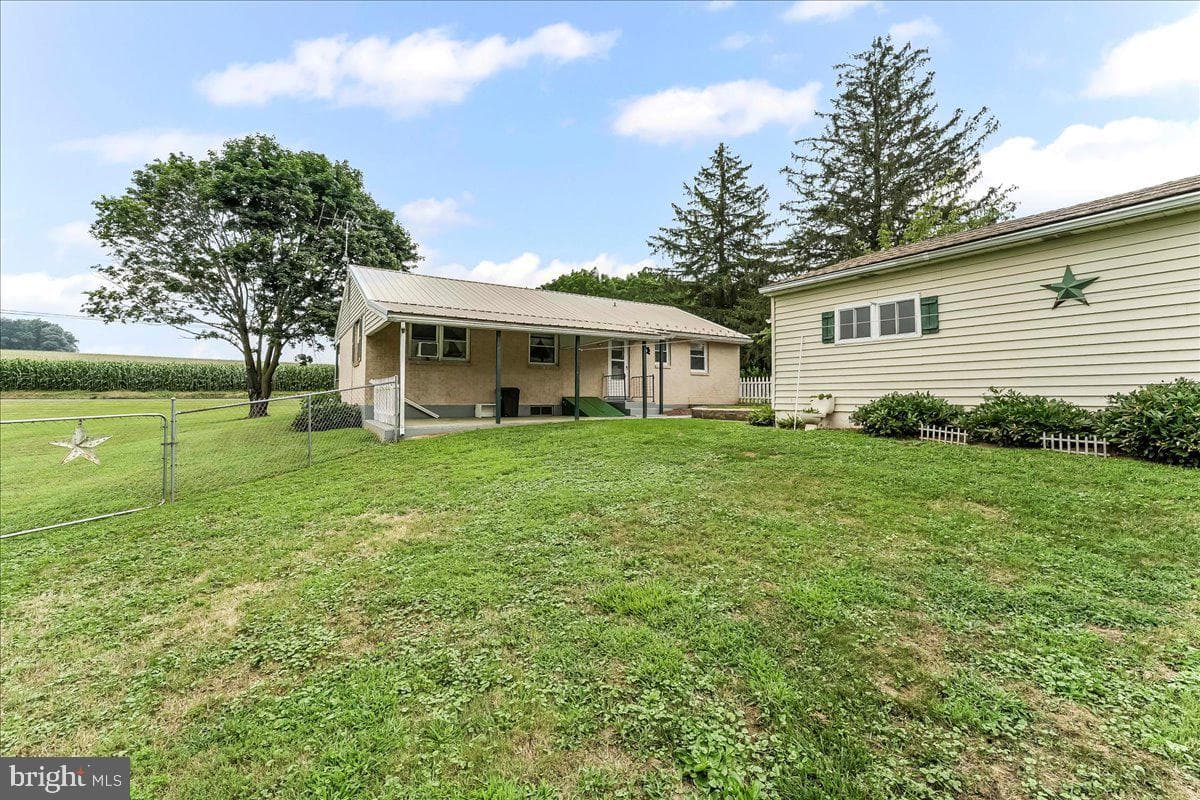 374 Street Road photo 23