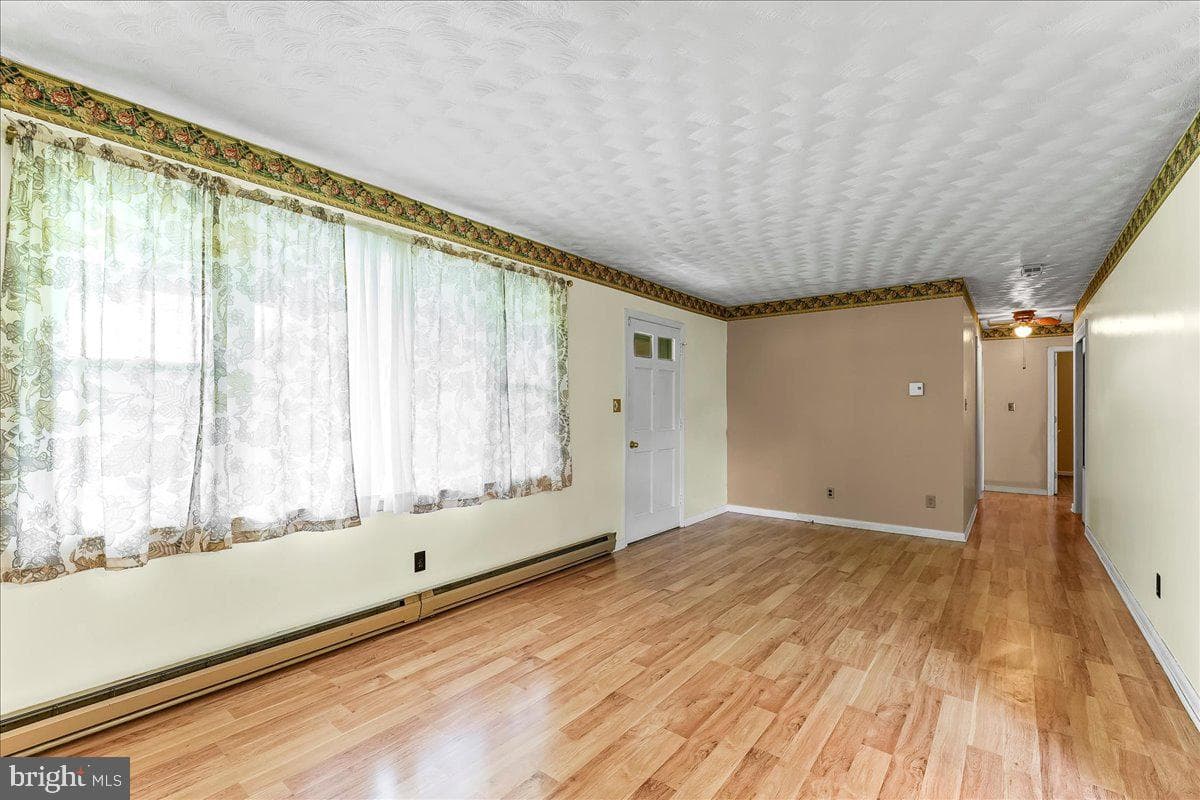 374 Street Road photo 6