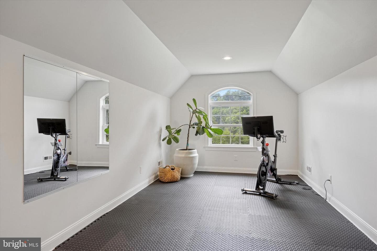 1444 Telegraph Road photo 28