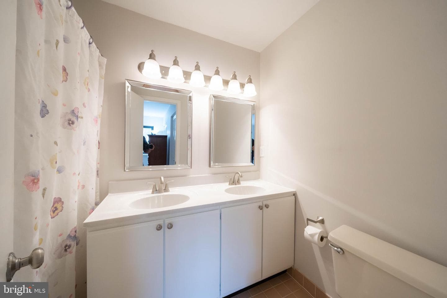 392 Lynetree Drive photo 24