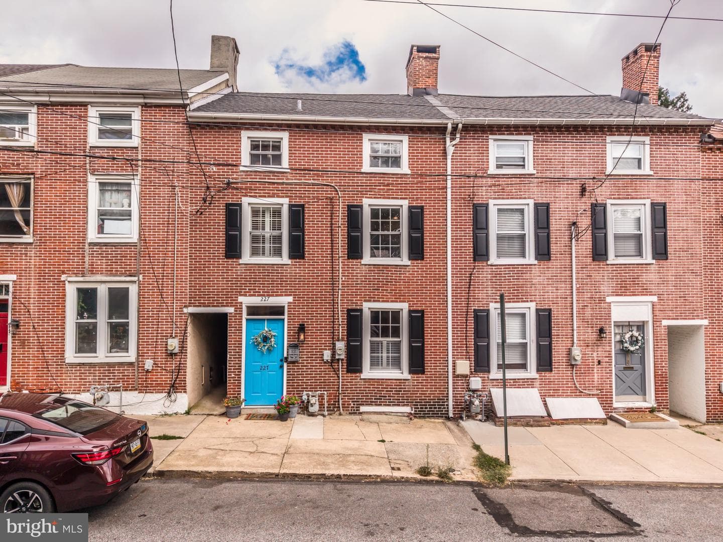 227 E Chestnut Street photo 2