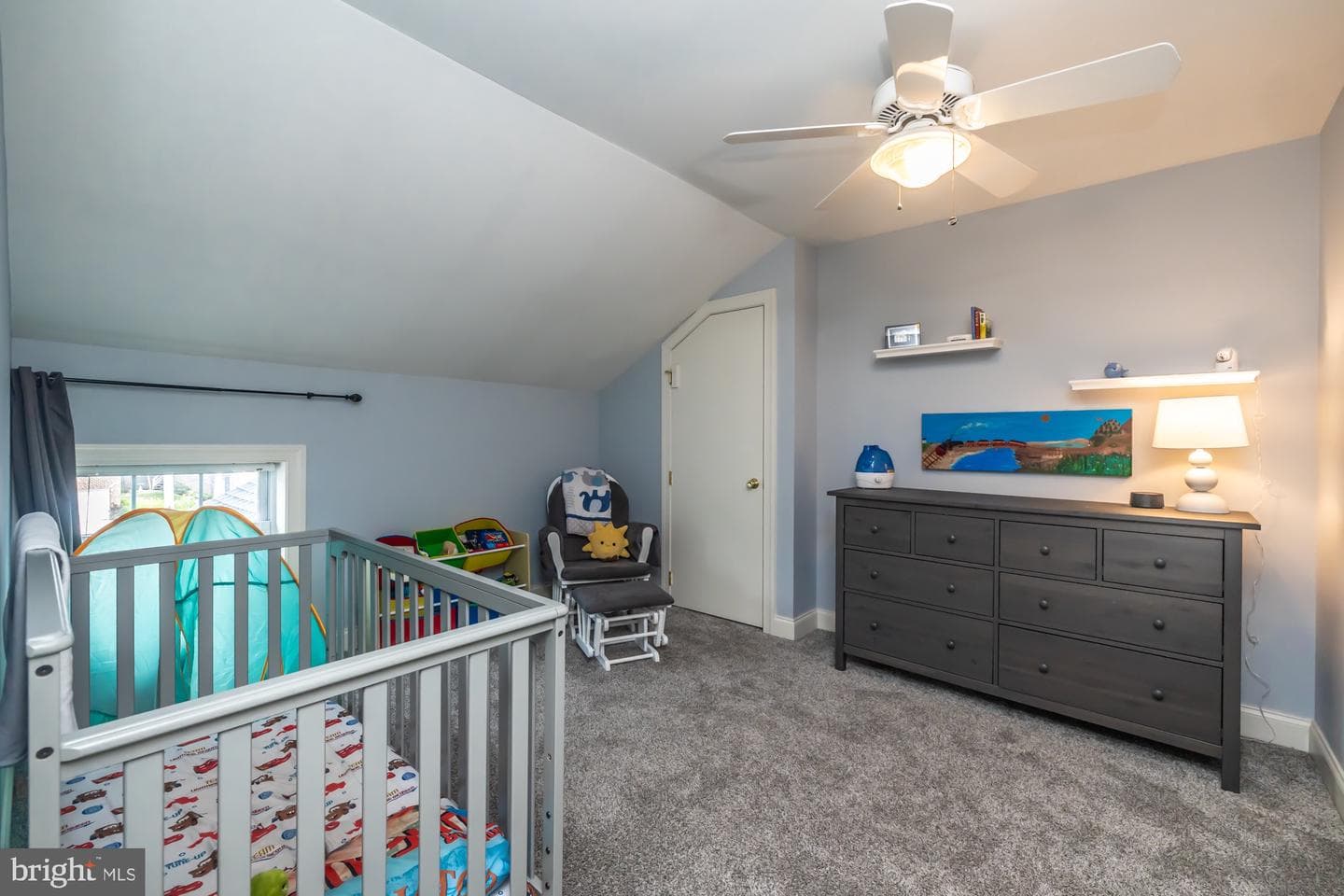 227 E Chestnut Street photo 28