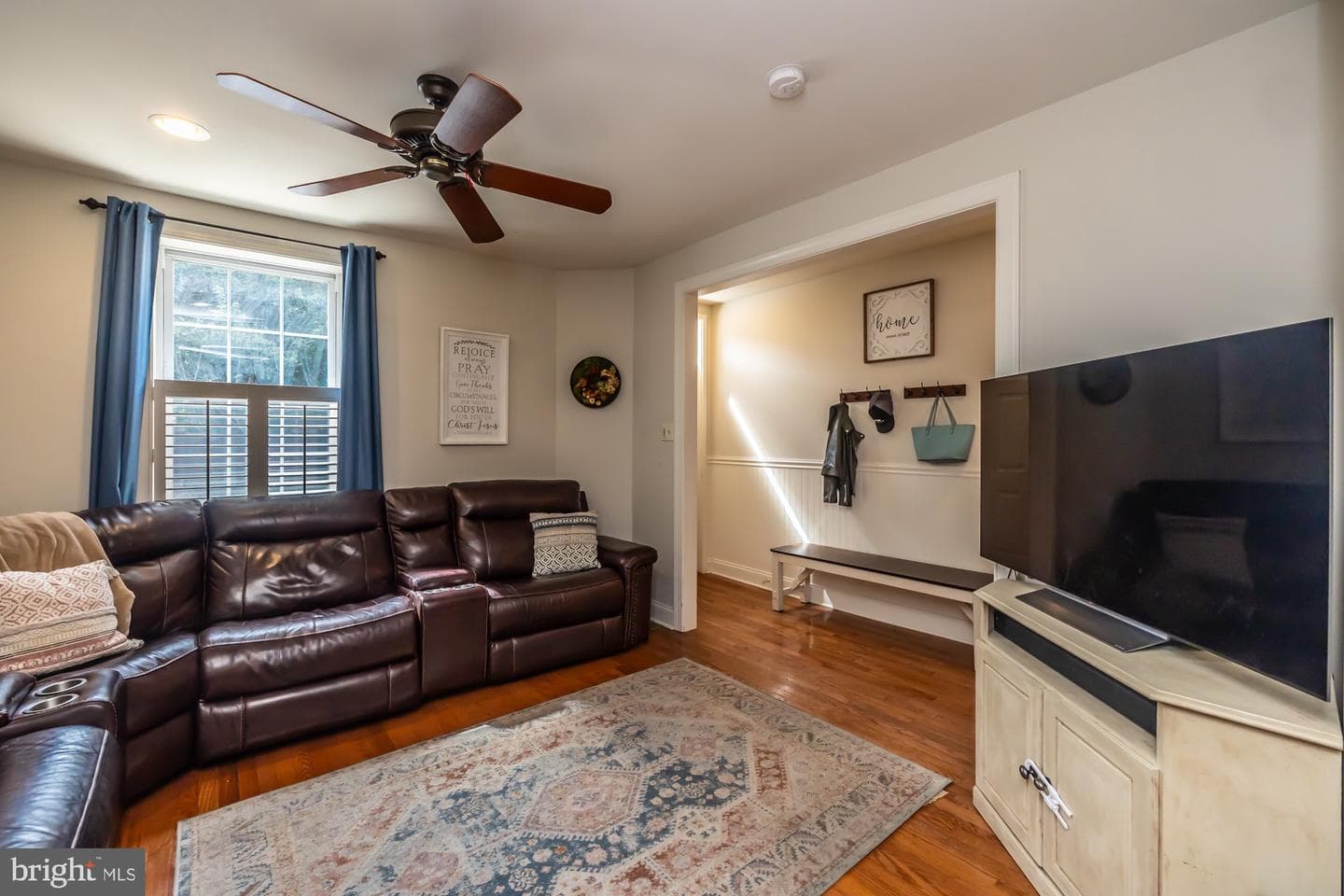 227 E Chestnut Street photo 9