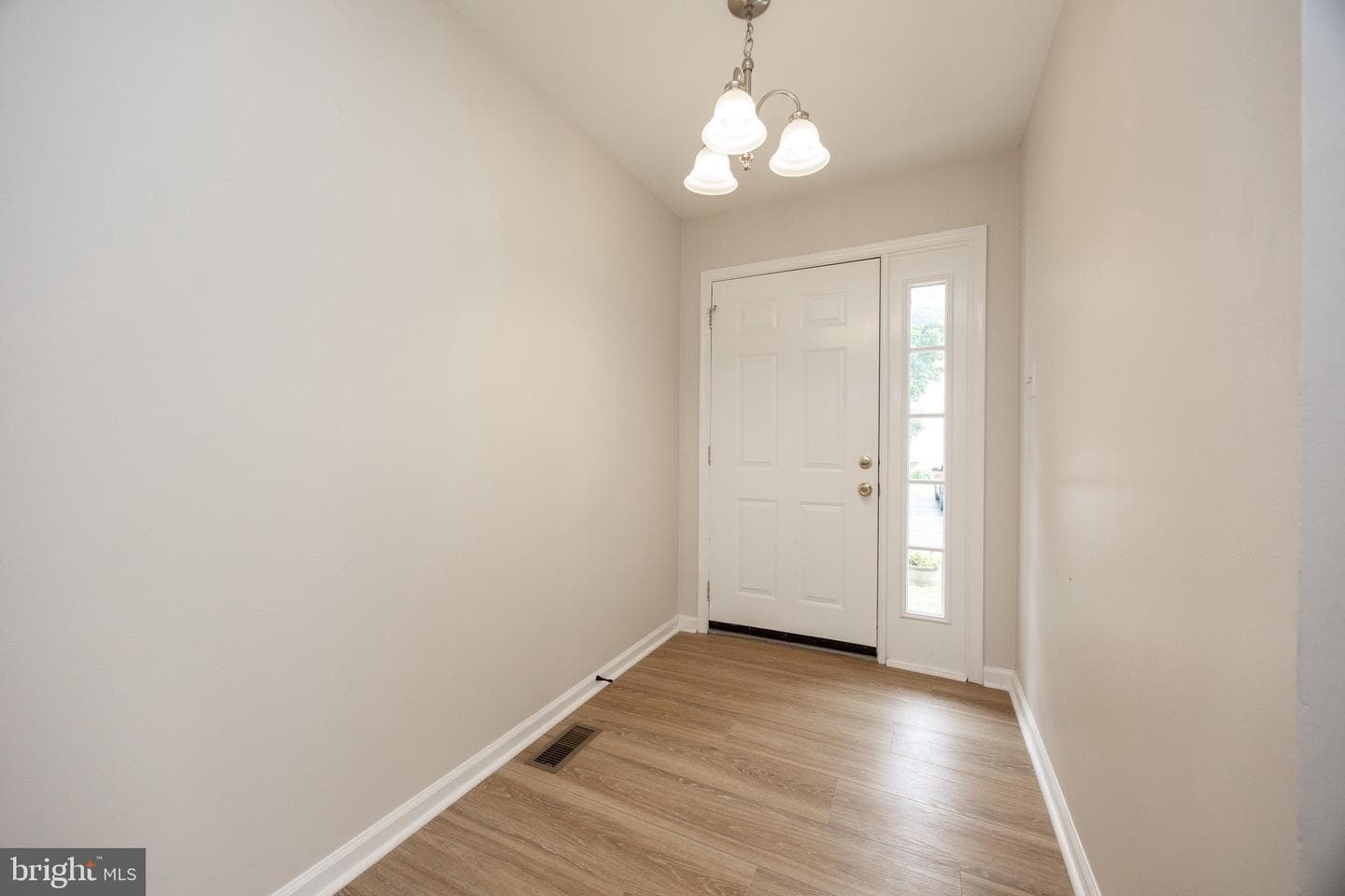 105 S Village Avenue photo 3