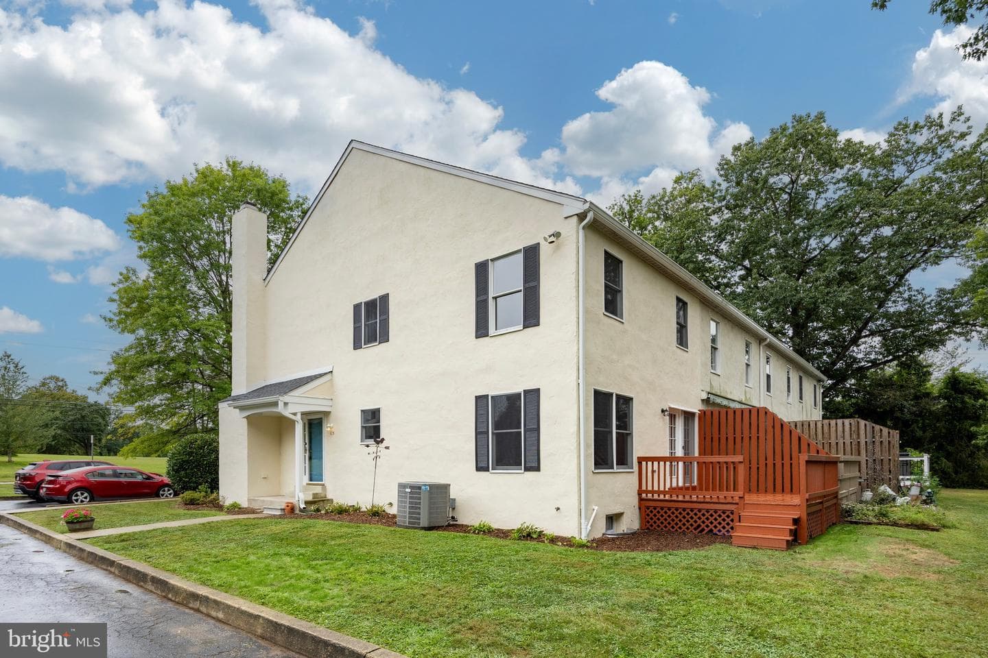 105 S Village Avenue photo 33
