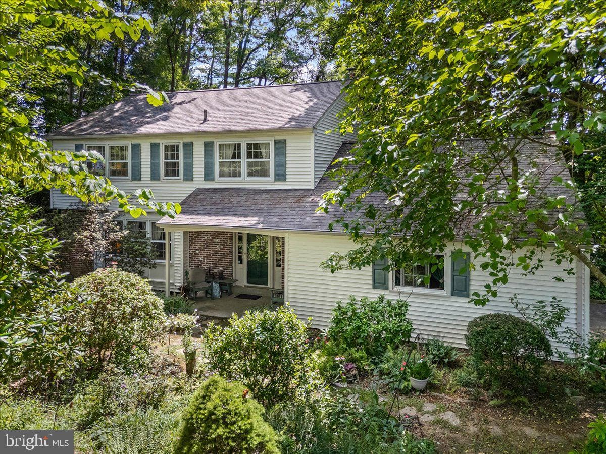 34 Stirling Way photo 1