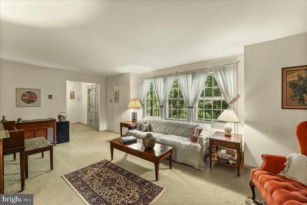 34 Stirling Way photo 8