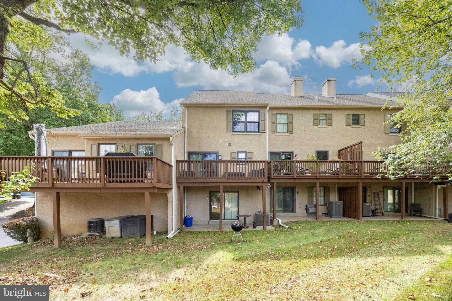 1606 Stoneham Drive photo 2