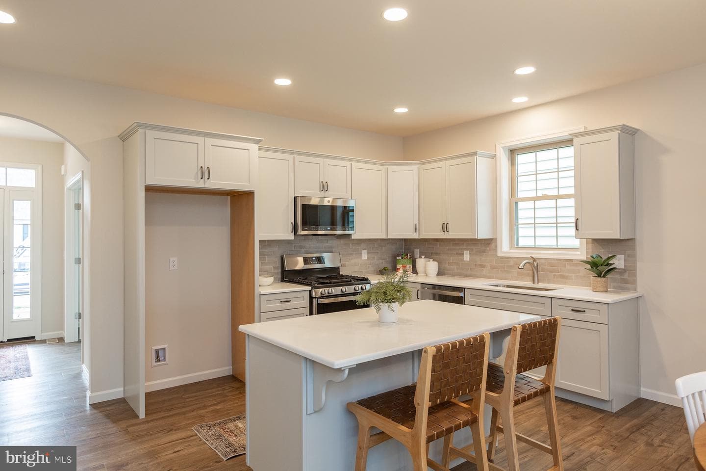 606 Greenbriar Path photo 5
