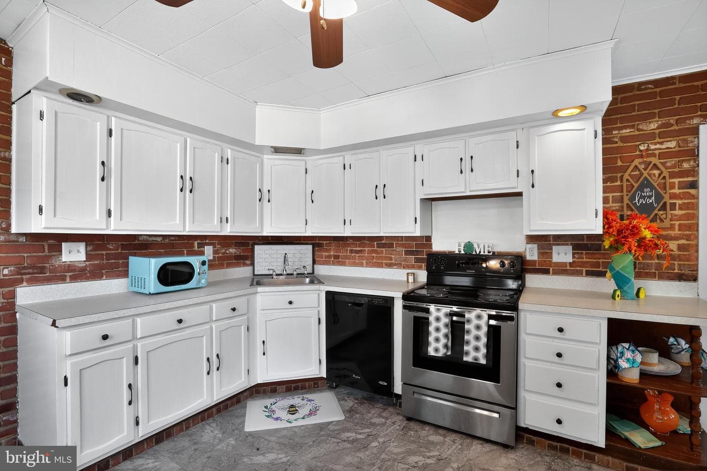 1079 Riverside Drive photo 14