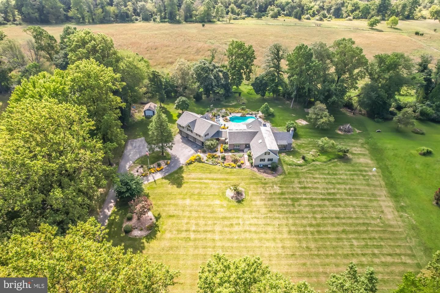 8 Woodland Drive photo 2