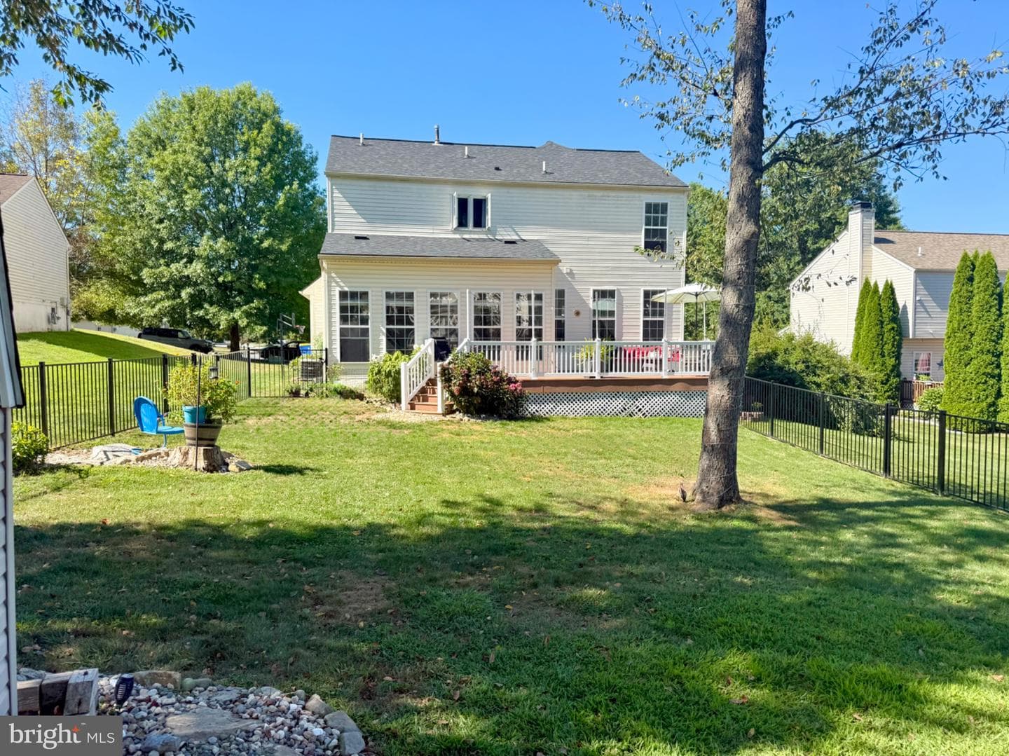 219 Flagstone Circle photo 2