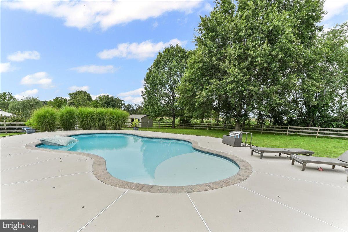 237 Country Drive photo 43