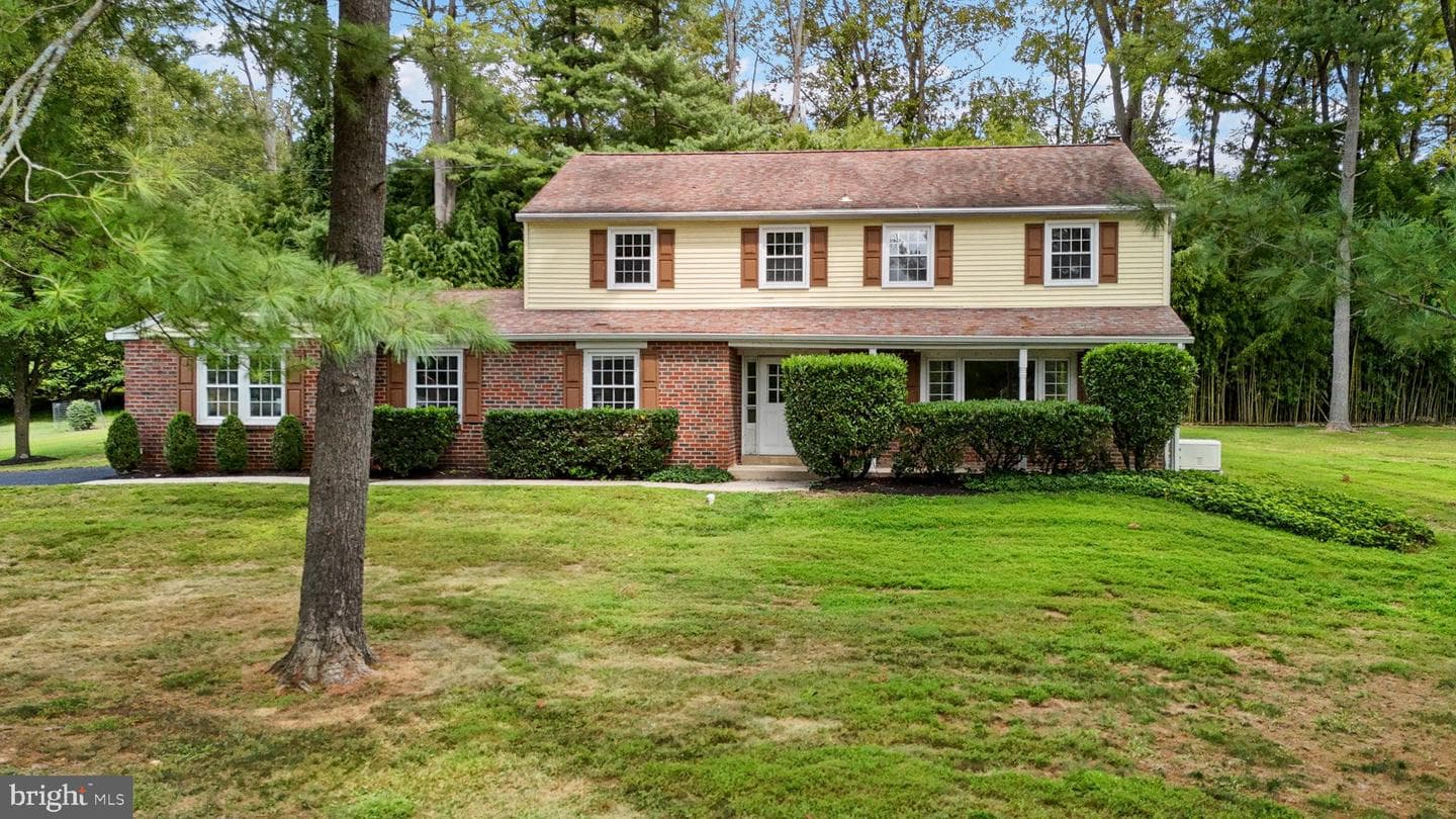 1075 Westwood Drive photo 2