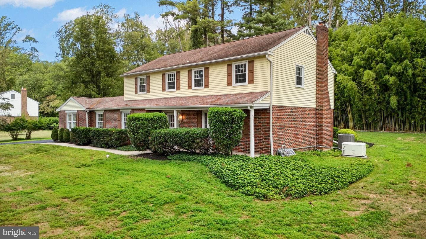 1075 Westwood Drive photo 23