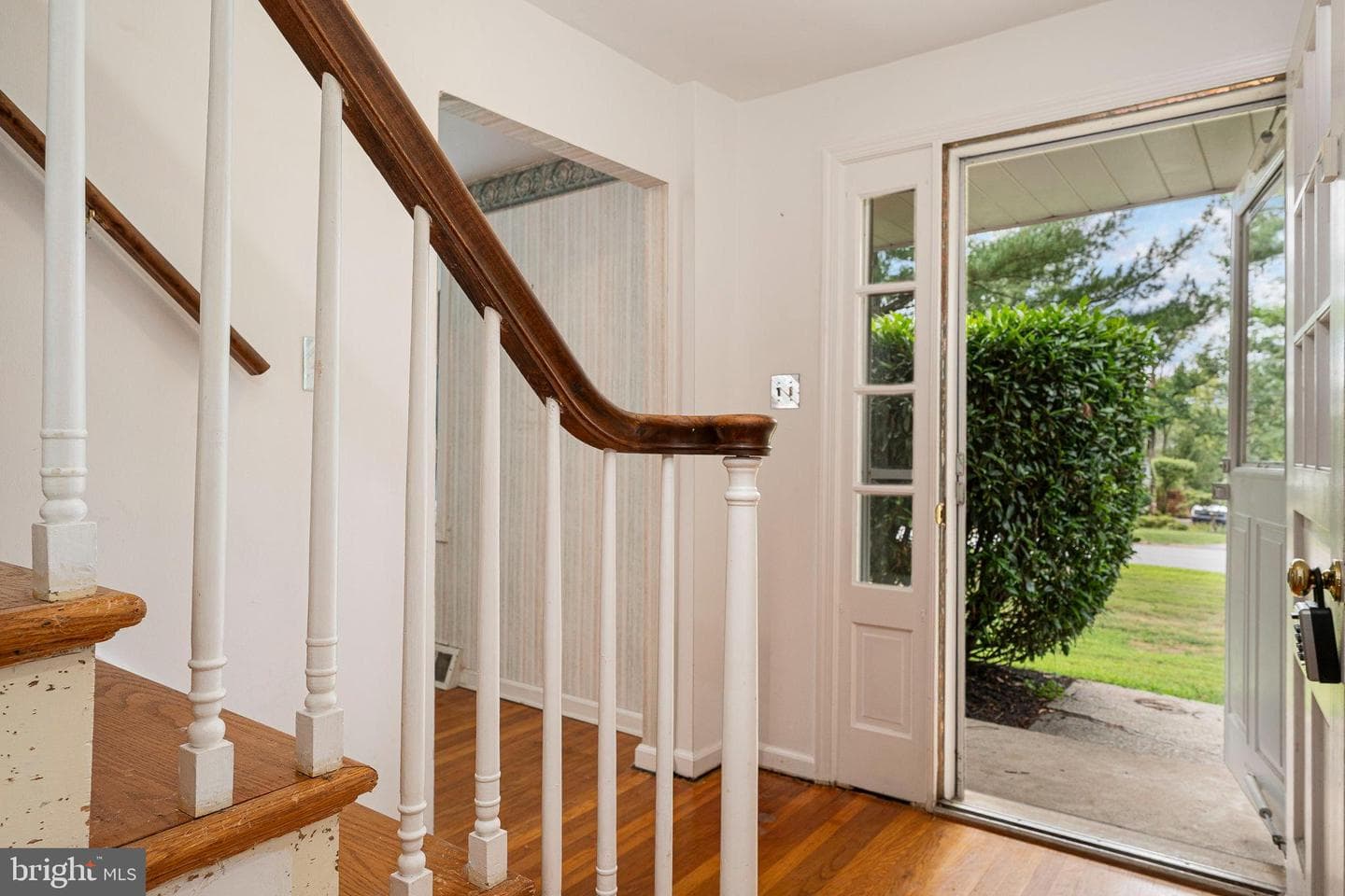1075 Westwood Drive photo 4