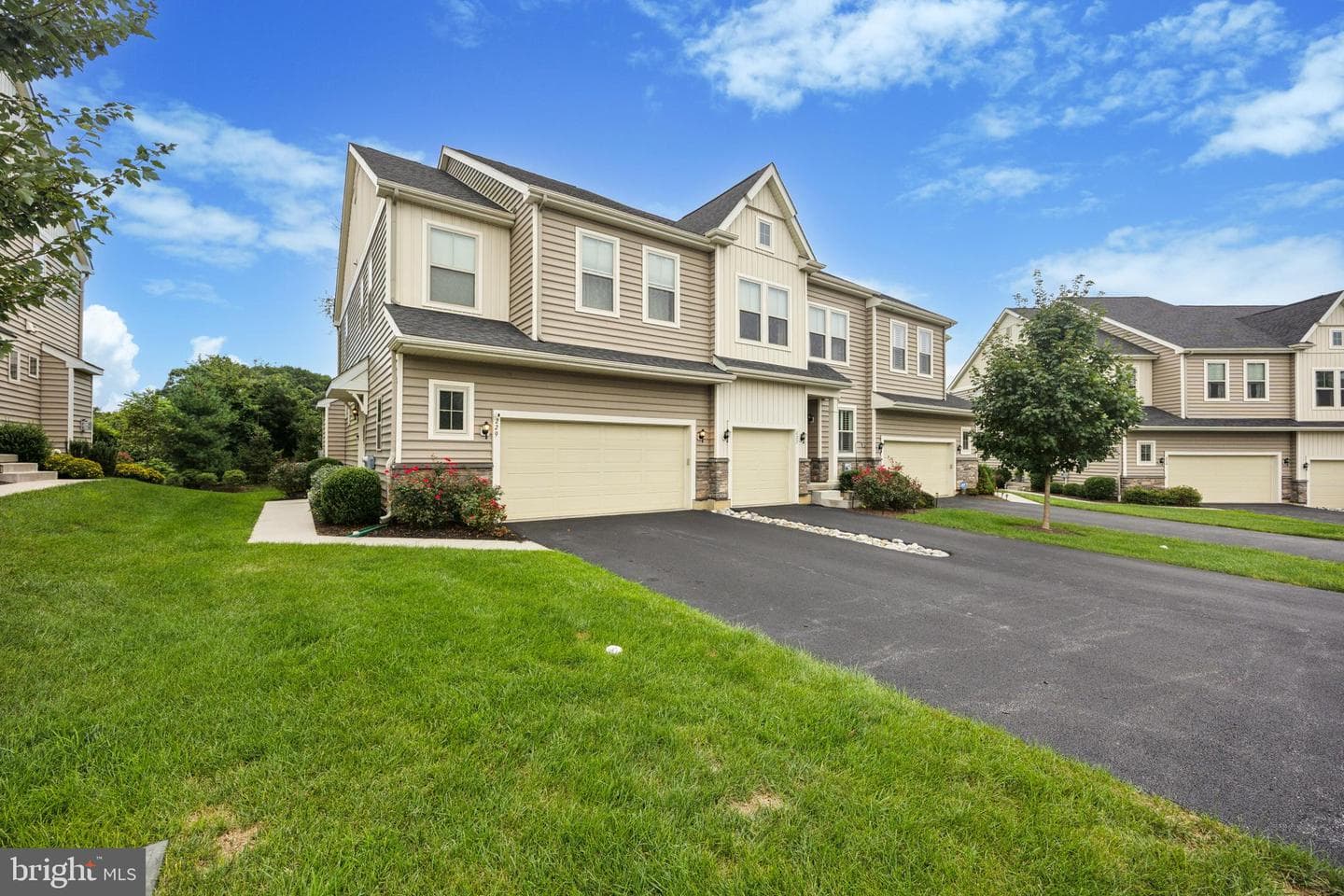 229 Kestrel Court photo 1