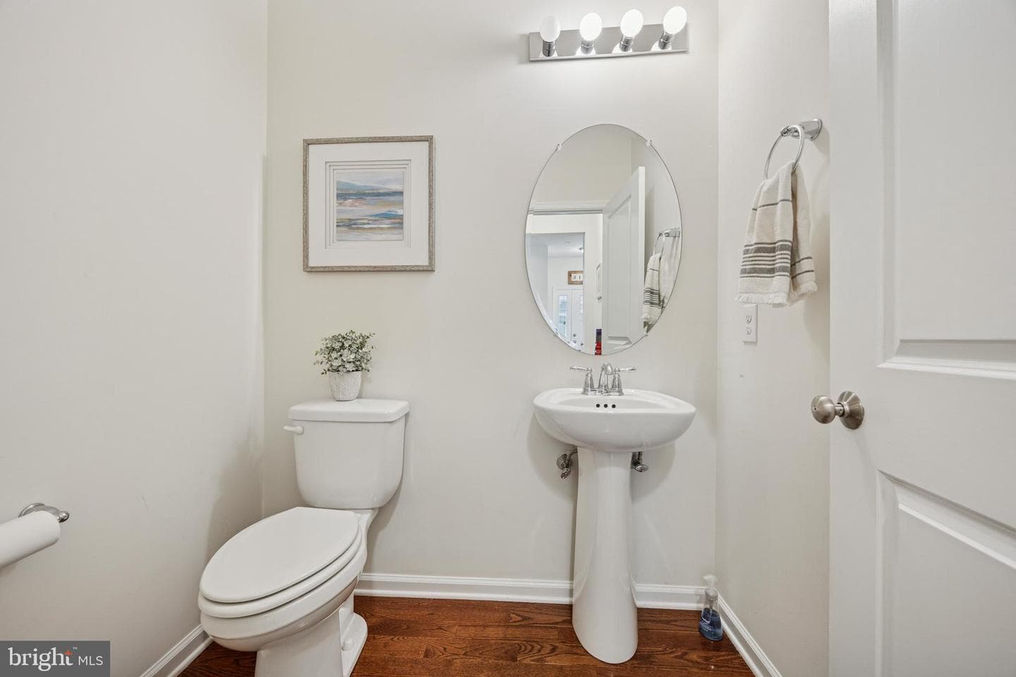 229 Kestrel Court photo 17