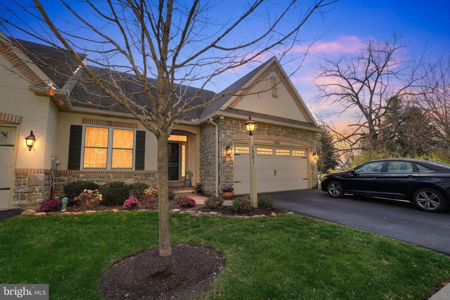 1301 S Red Maple Way photo 1