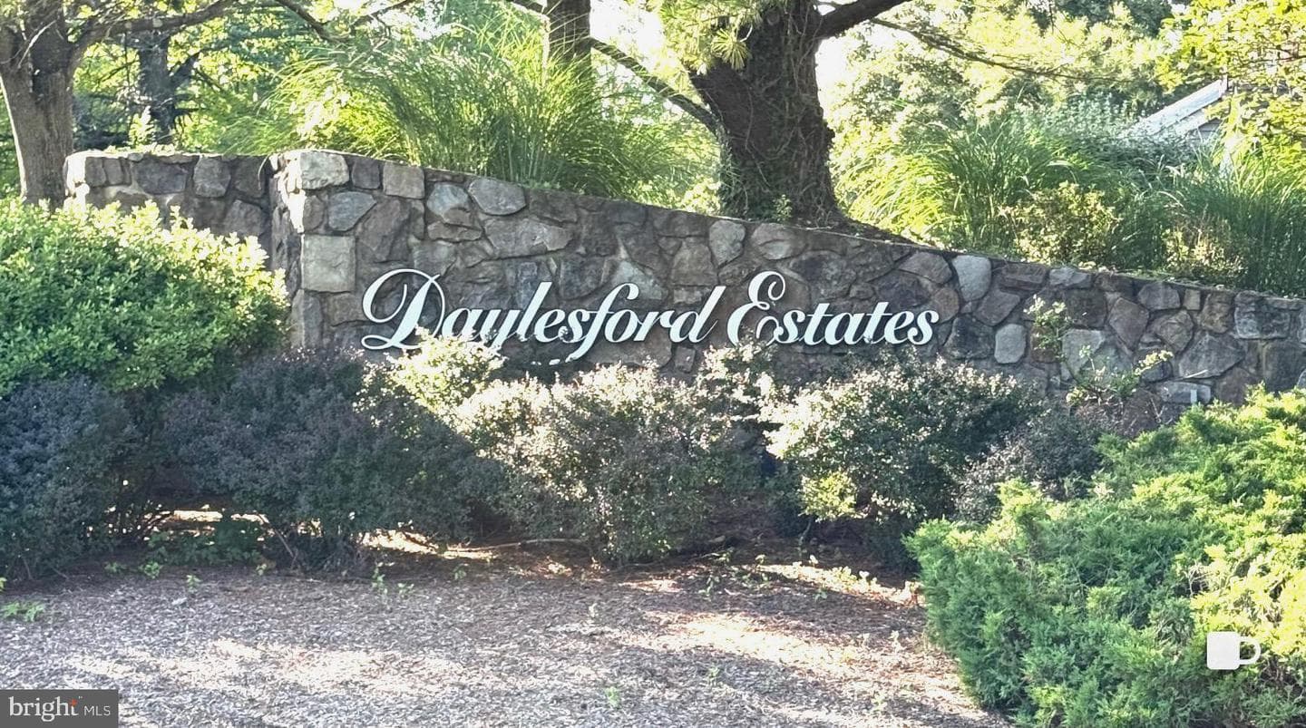 741 Heatherstone Drive photo 3