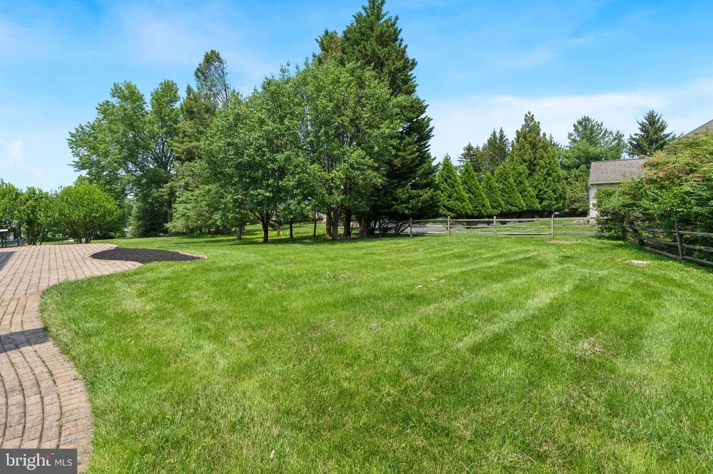 741 Heatherstone Drive photo 35